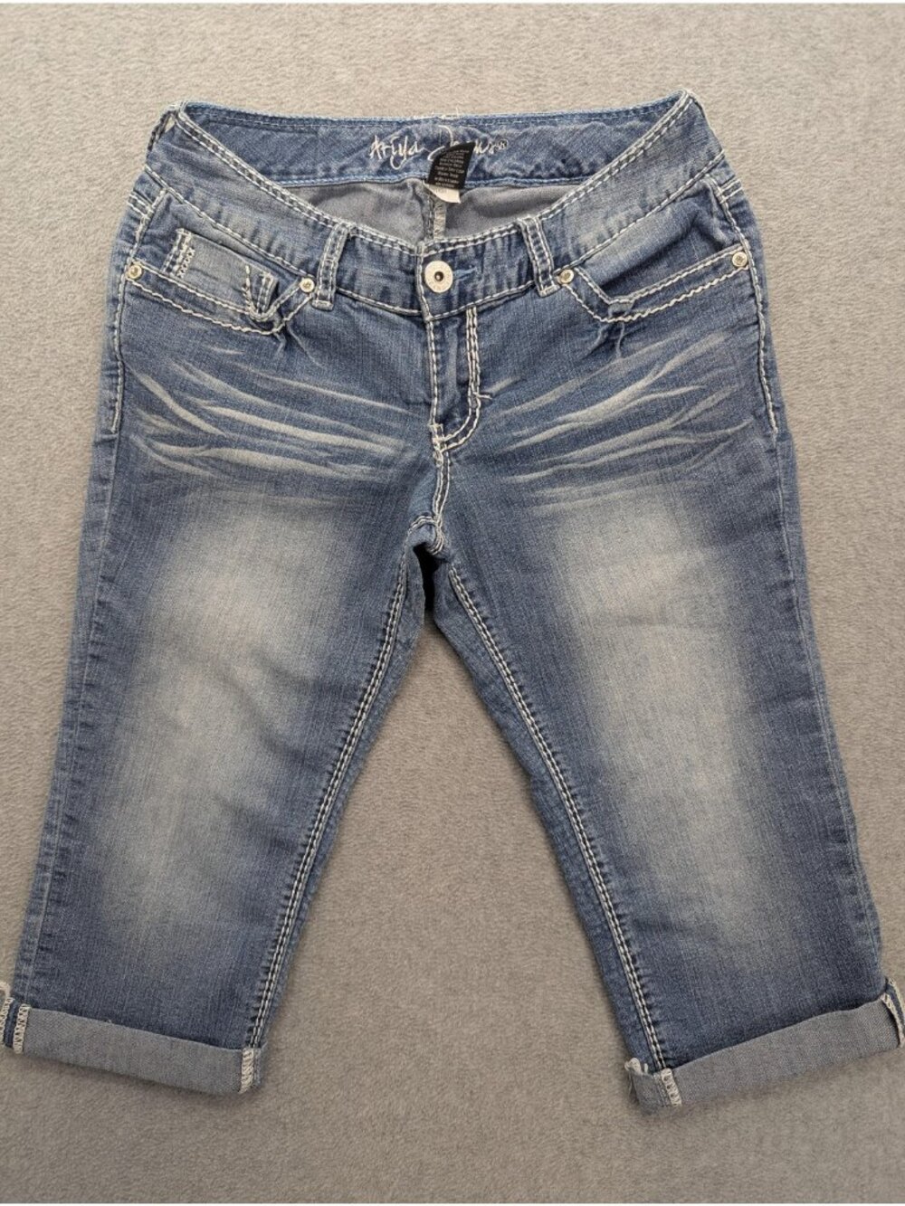 Ariya Jeans Capri Jeans Juniors 7/8 Blue Medium Wash Low Rise Cuffed Stretch